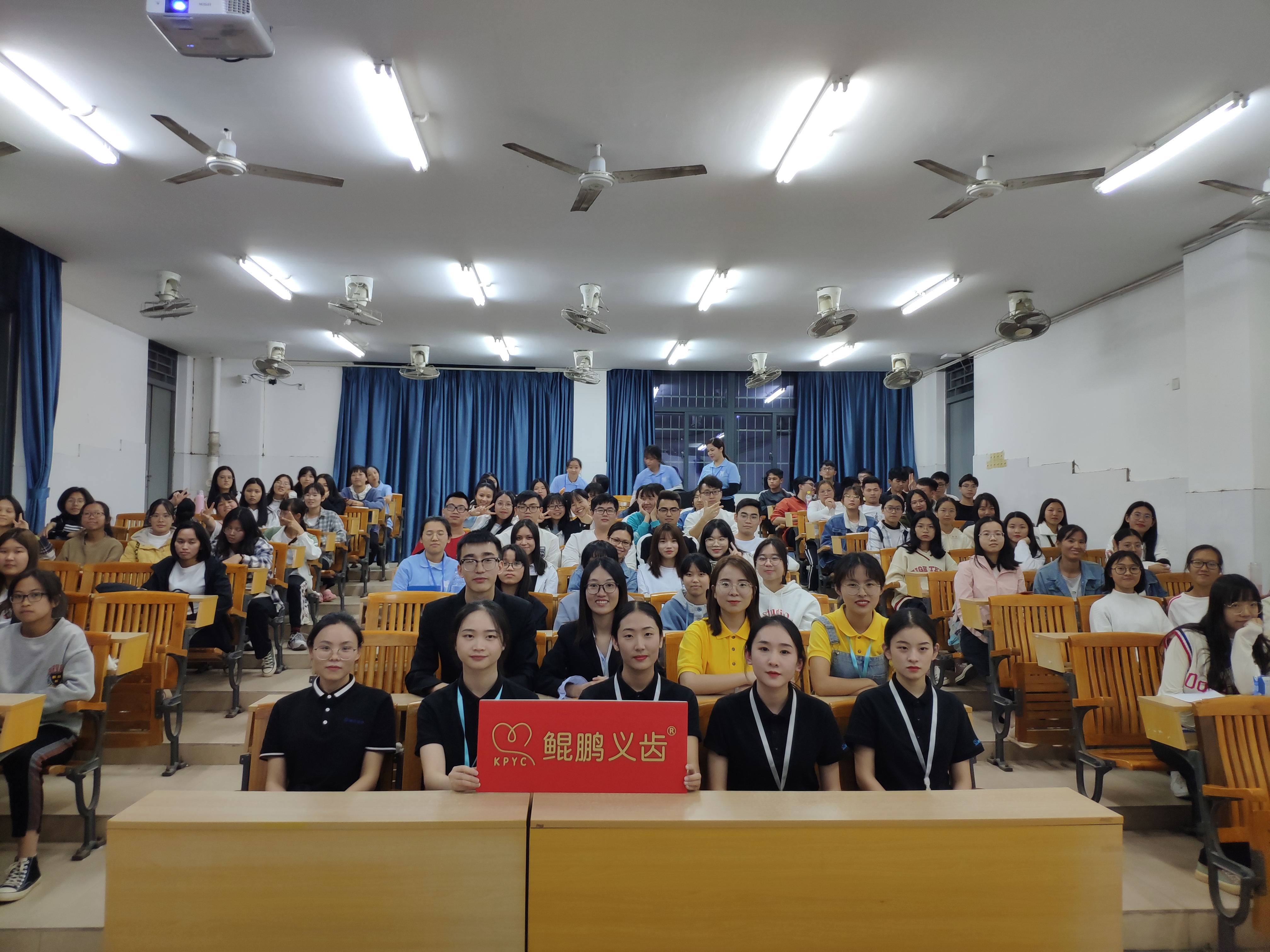 校企合作共建，深化教學(xué)改革 ------赴惠州衛(wèi)生職業(yè)技術(shù)學(xué)院數(shù)字化椅旁專(zhuān)題講座 
